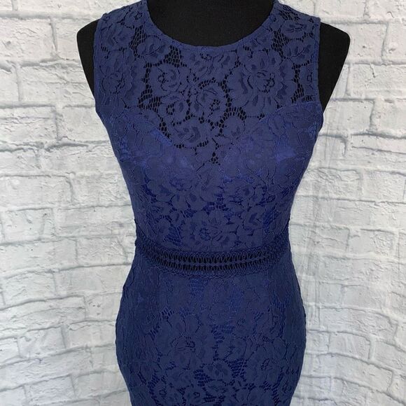 Lulus trumpet floor length gown fully lined with lace overlay sz S - Picture 2 of 15